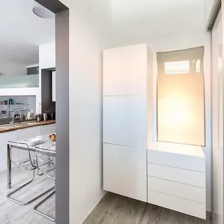 Elegant アパート