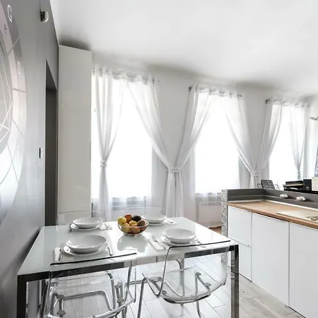 Elegant アパート