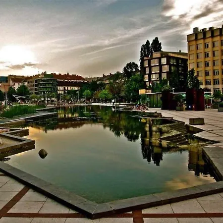 Elegant アパート